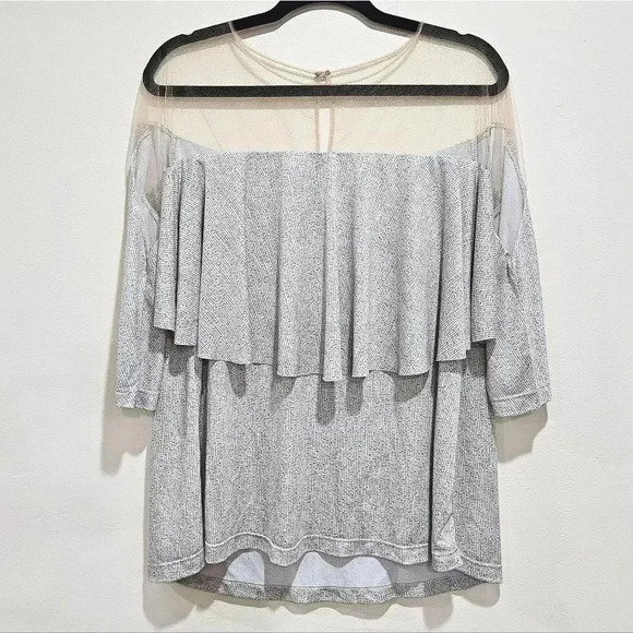 Thamara Capelao Tiered Blouse - Picture 1 of 6